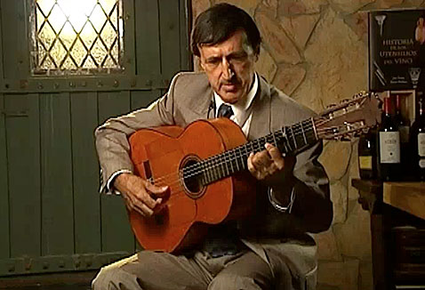 Foto de Antonio Carmona tocando su guitarra